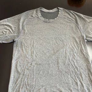 Guc mens Lululemon Metal Vent short sleeve xs grey